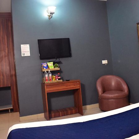 Qotel Hotel Church House Rohini Sector 15 Delhi  Extérieur photo