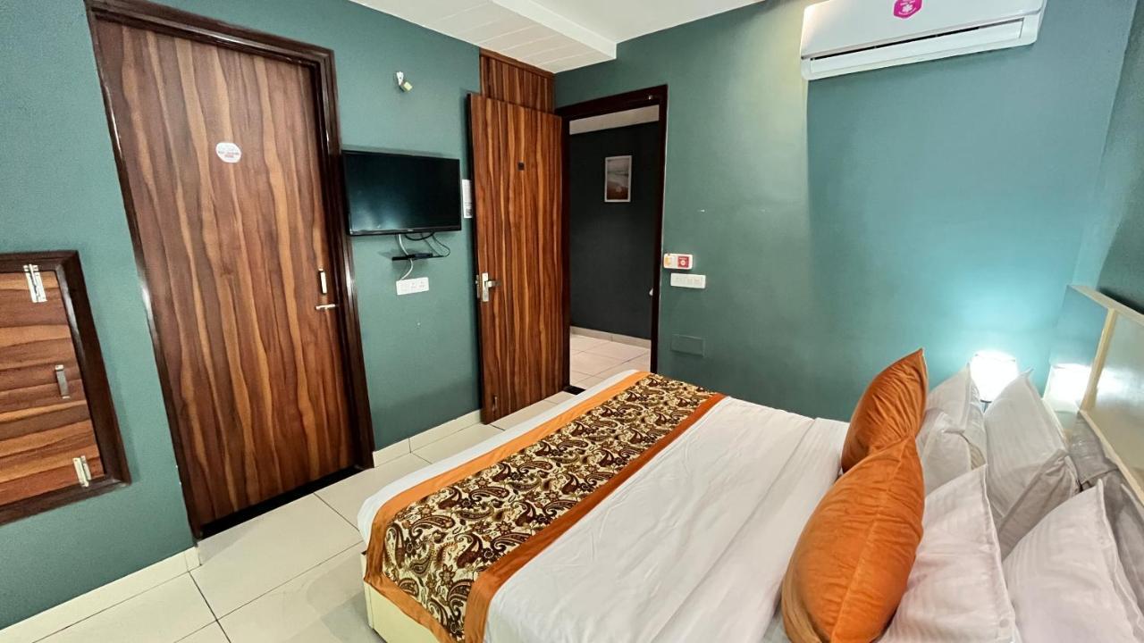 Qotel Hotel Church House Rohini Sector 15 Delhi  Extérieur photo