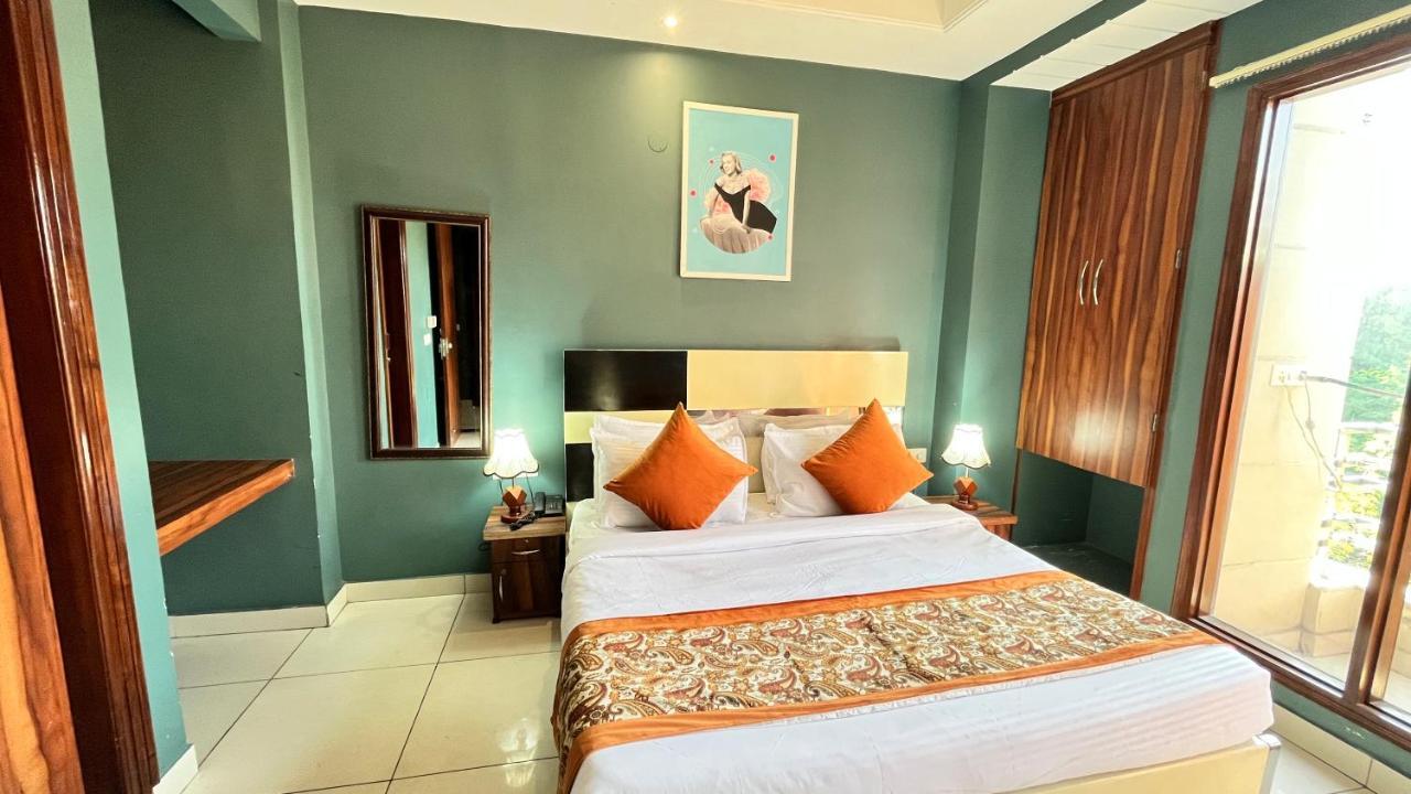 Qotel Hotel Church House Rohini Sector 15 Delhi  Extérieur photo