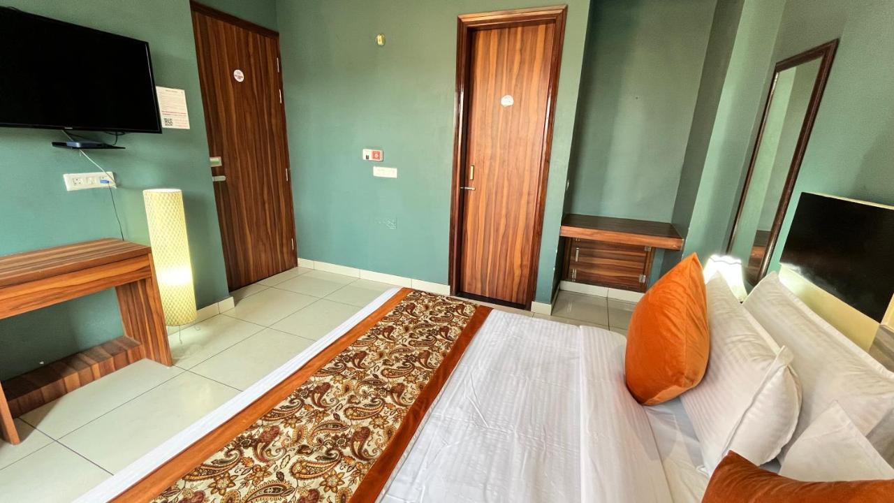 Qotel Hotel Church House Rohini Sector 15 Delhi  Extérieur photo