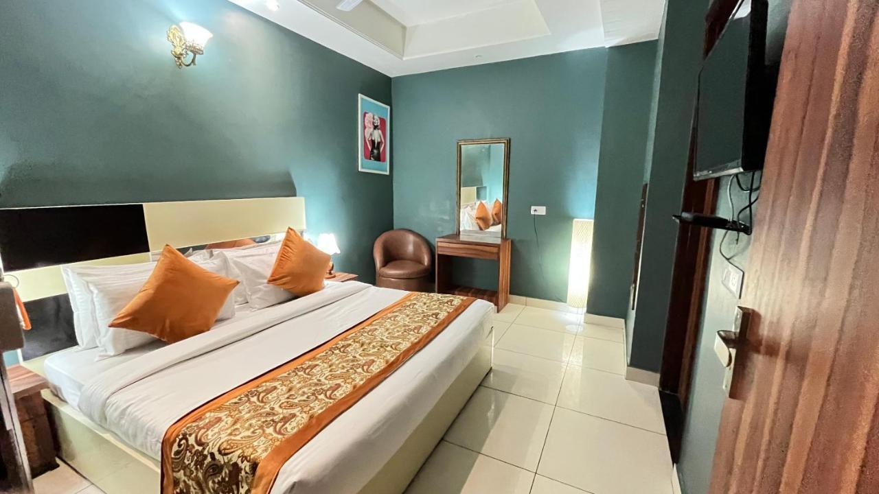 Qotel Hotel Church House Rohini Sector 15 Delhi  Extérieur photo
