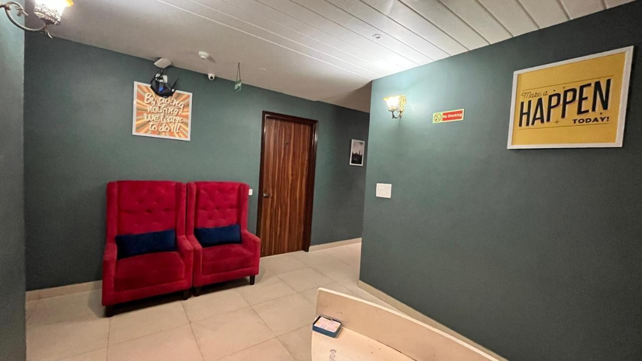 Qotel Hotel Church House Rohini Sector 15 Delhi  Extérieur photo