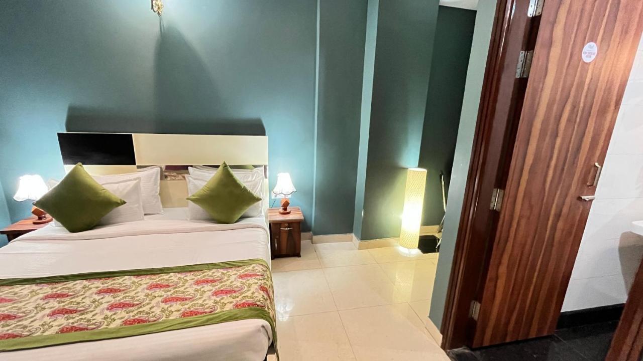 Qotel Hotel Church House Rohini Sector 15 Delhi  Extérieur photo