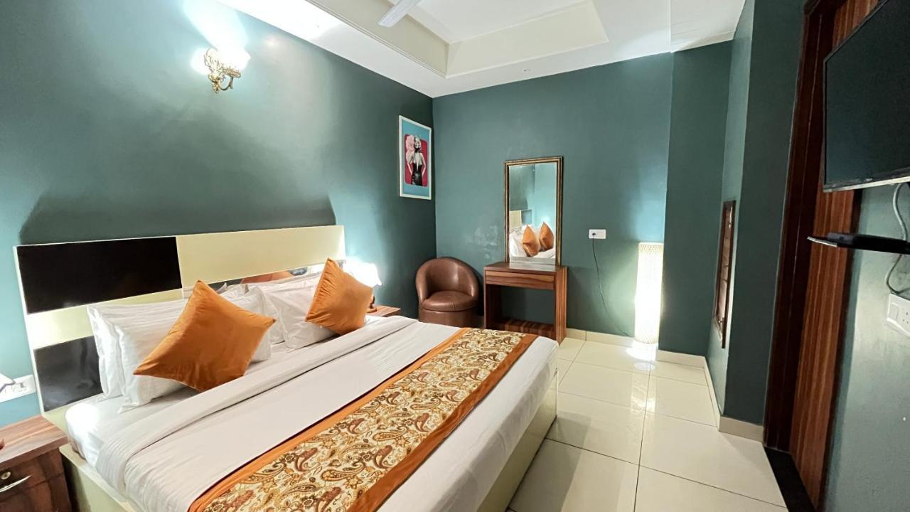 Qotel Hotel Church House Rohini Sector 15 Delhi  Extérieur photo